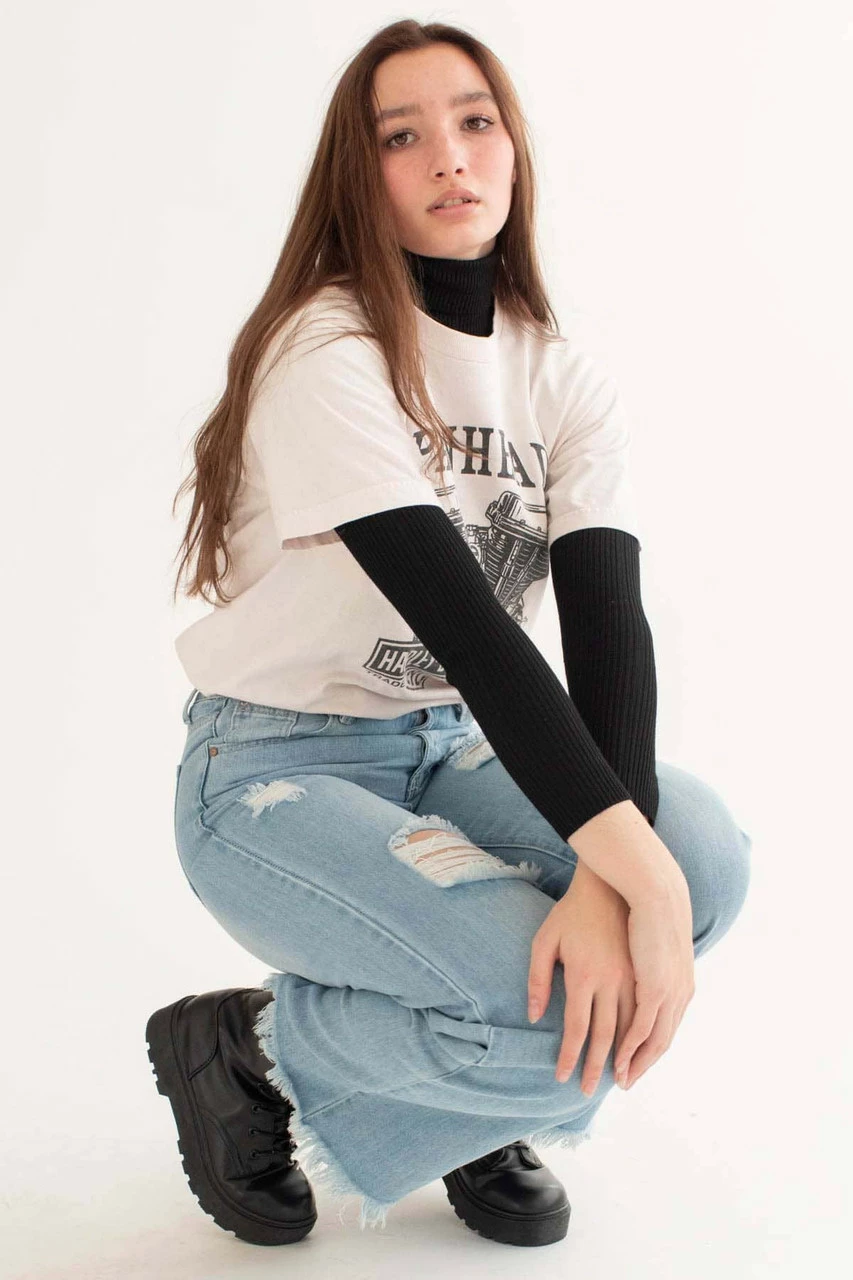 Black Ribbed Cropped Turtleneck Sweater 3 Black Ribbed Cropped Turtleneck Sweater - Image 3